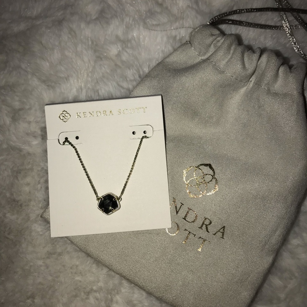 Kendra Scott necklace